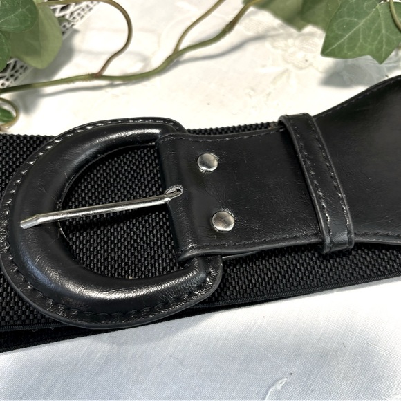 Black Stretch Cinch Belt, Size 34.5 x 3” - Picture 5 of 6